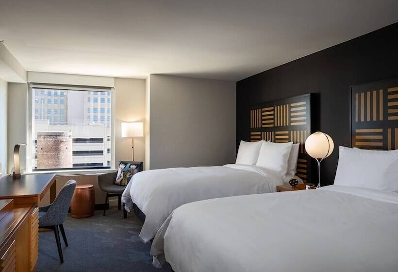 带2个双人床的标准工作室, Renaissance Des Moines Savery