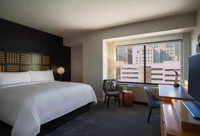 Club Room King Bed, Renaissance Des Moines Savery