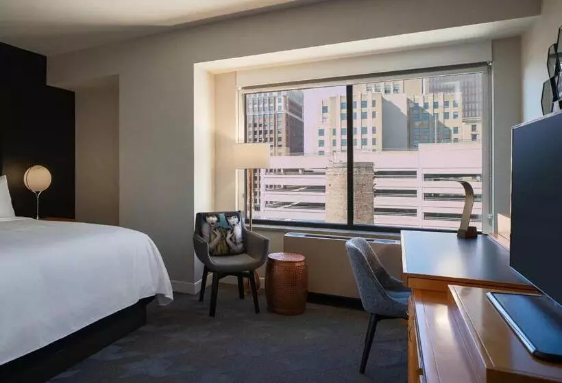 Club Room King Bed, Renaissance Des Moines Savery
