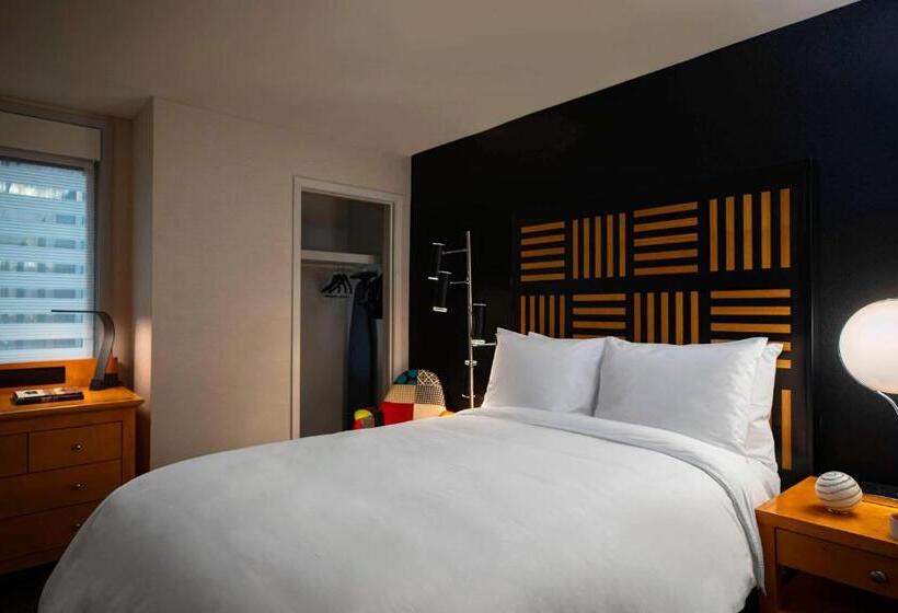 带双人床的基本房间, Renaissance Des Moines Savery