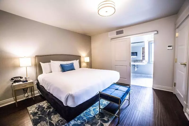 キングサイズベッドのデラックスルーム, Seven Gables Inn, St. Louis West, A Tribute Portfolio