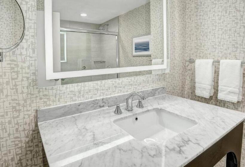 带大床的标准间, Sheraton Eatontown