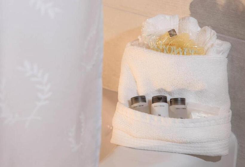 带大床的豪华间, Sheraton Eatontown