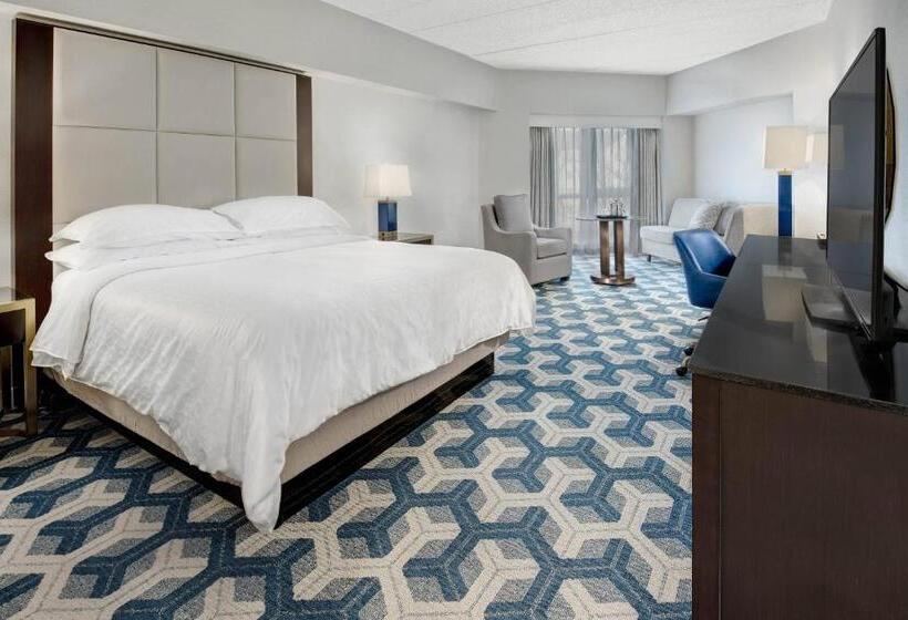 带大床的俱乐部房间, Sheraton Eatontown