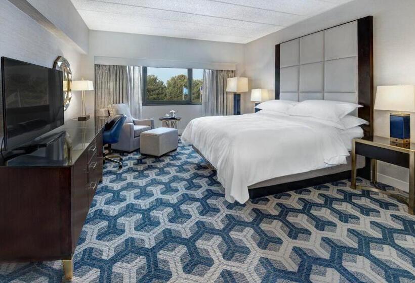 带大床的俱乐部房间, Sheraton Eatontown