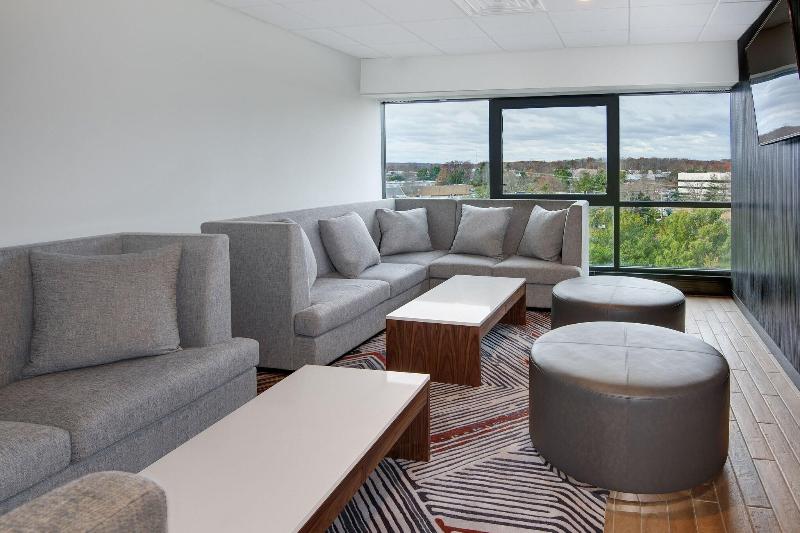 带大床的俱乐部房间, Sheraton Eatontown