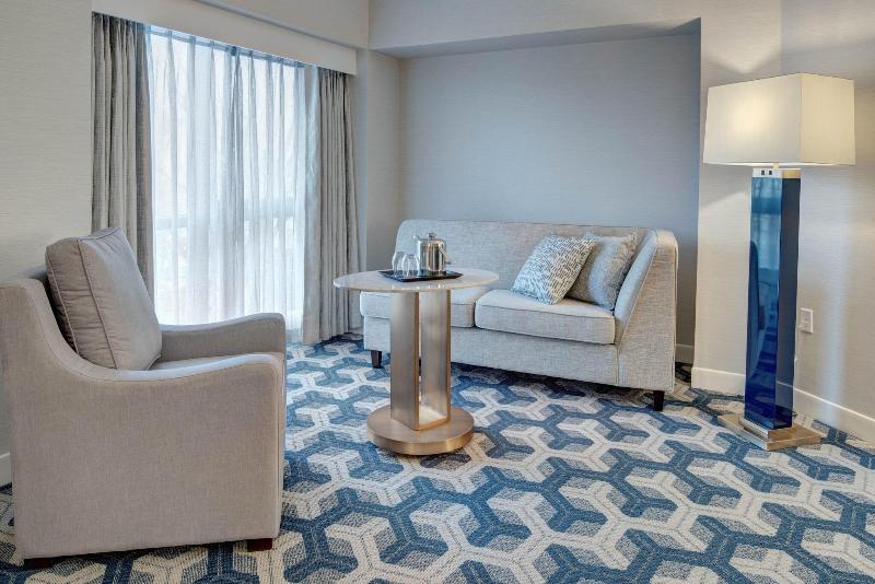 带大床的俱乐部房间, Sheraton Eatontown