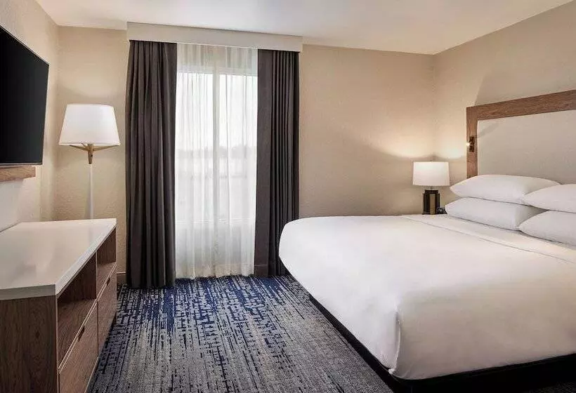 デラックススタジオ, Sheraton Richmond Airport