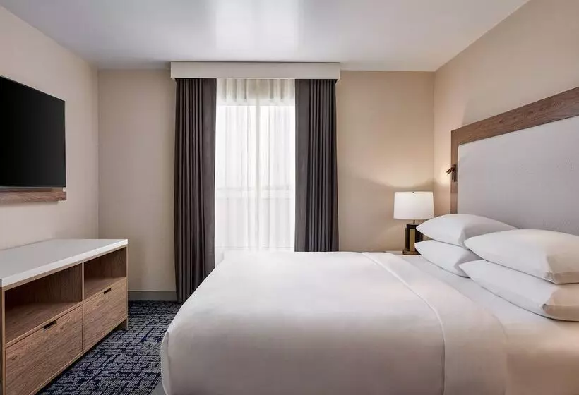 デラックススタジオ, Sheraton Richmond Airport