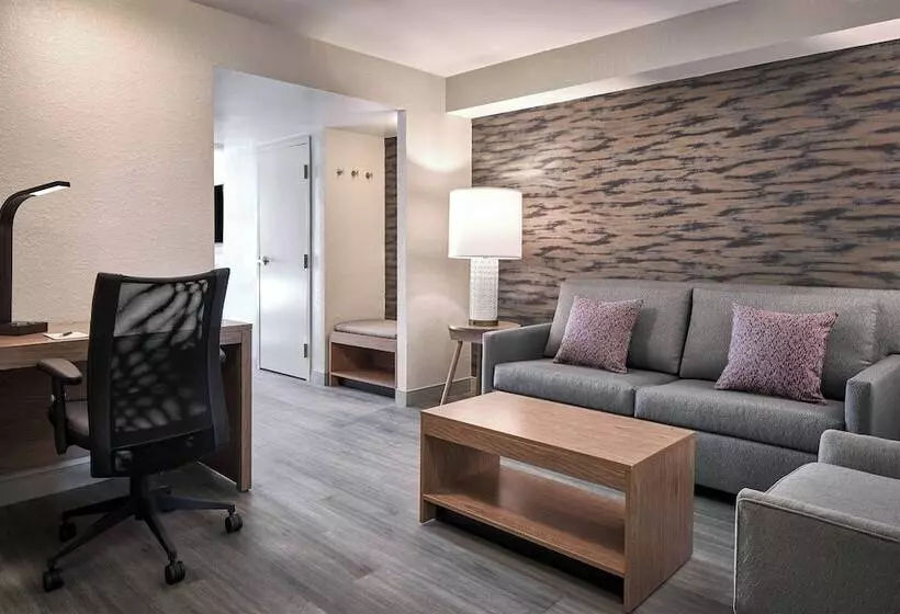 デラックススタジオ, Sheraton Richmond Airport