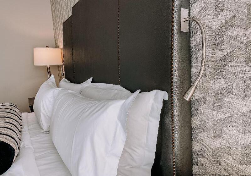מיטת קינג בסוויטה, The St. Anthony, A Luxury Collection Hotel, San Antonio