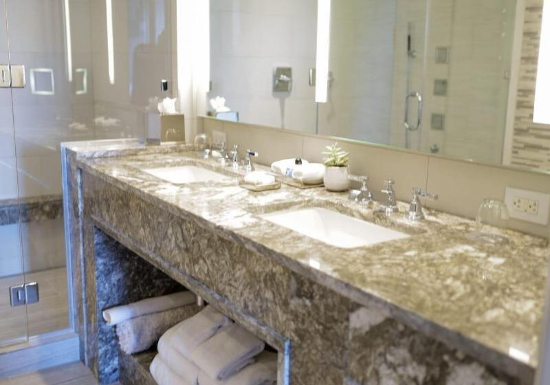 キングサイズベッドのスイートルーム, The St. Anthony, A Luxury Collection Hotel, San Antonio