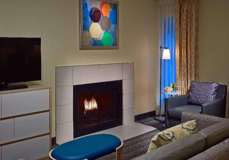 带大床的标准工作室, Sonesta Es Suites Tucson