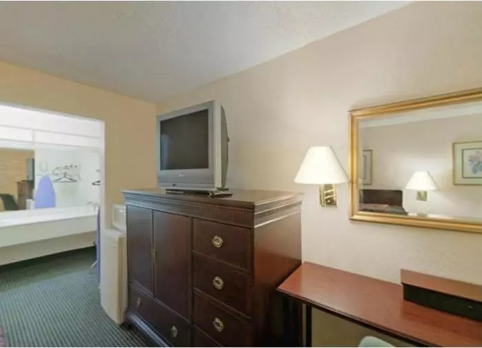 キングサイズベッドのスタンダードルーム, Americas Best Value Inn Laredo