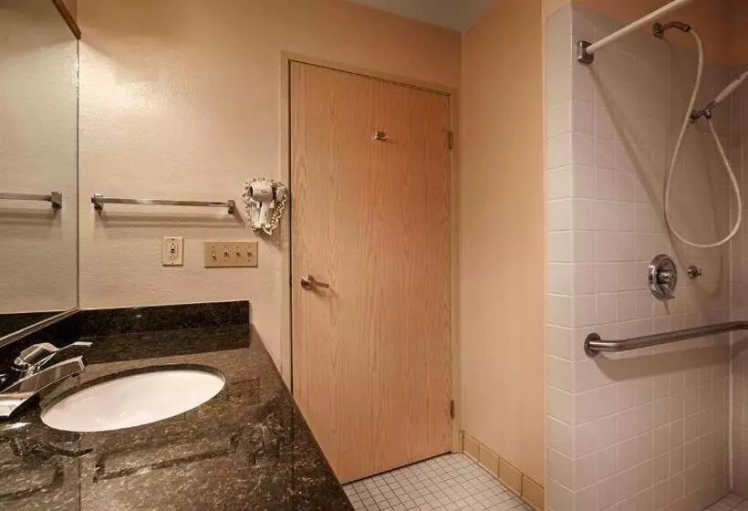 身障者適用キングサイズベッドルーム, Best Western Alderwood