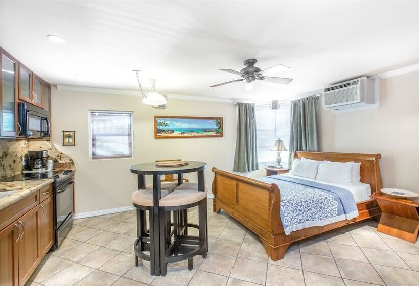 Люкс, Days Inn By Wyndham Maui Oceanfront