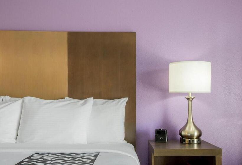 غرفة ديلوكس سرير كينج, La Quinta By Wyndham Pomona