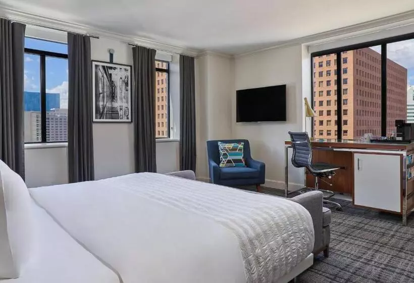 اتاق استاندارد با تخت بزرگ, Le Méridien Indianapolis