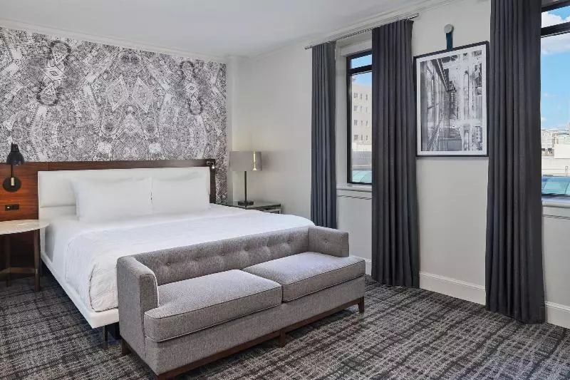 اتاق لوکس با تخت بزرگ, Le Méridien Indianapolis