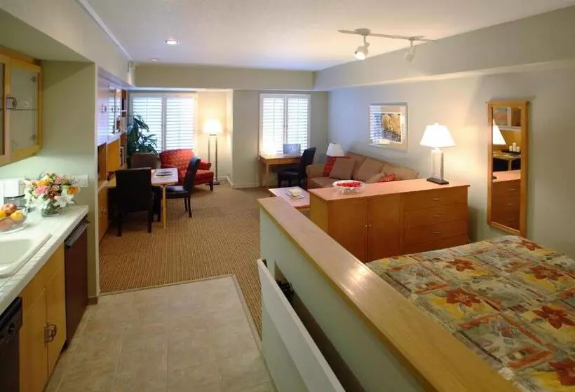 استودیوی لوکس, Squaw Valley Lodge