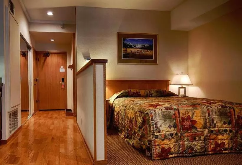 استودیوی لوکس, Squaw Valley Lodge