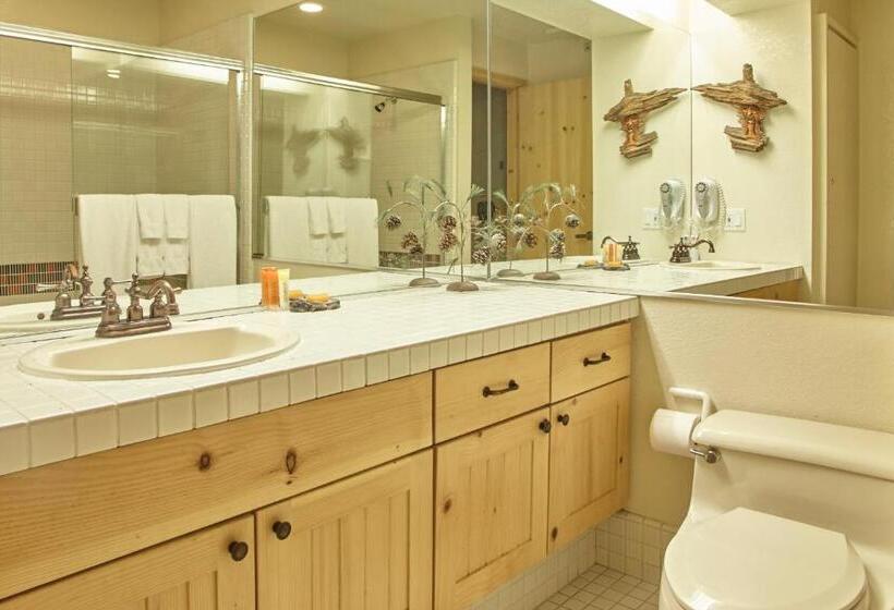 Номер Премиум, Squaw Valley Lodge