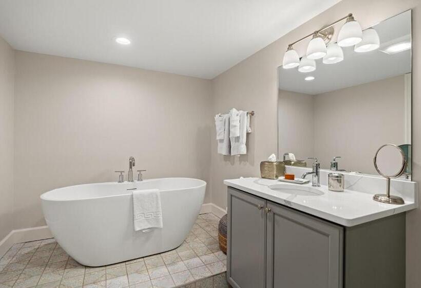 Люкс Повышенной Комфортности, St Michaels Harbour Inn, Marina And Spa
