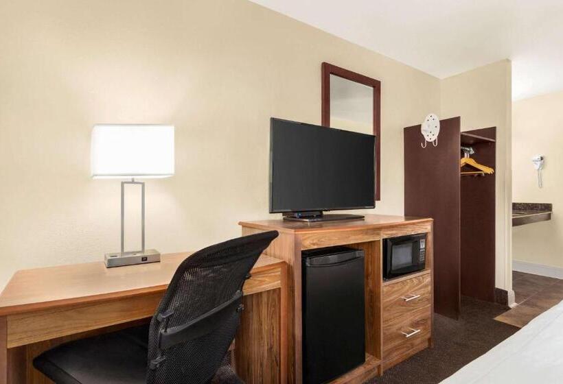 חדר סטנדרט מותאם לאדם עם מוגבלויות, Luxe Studios