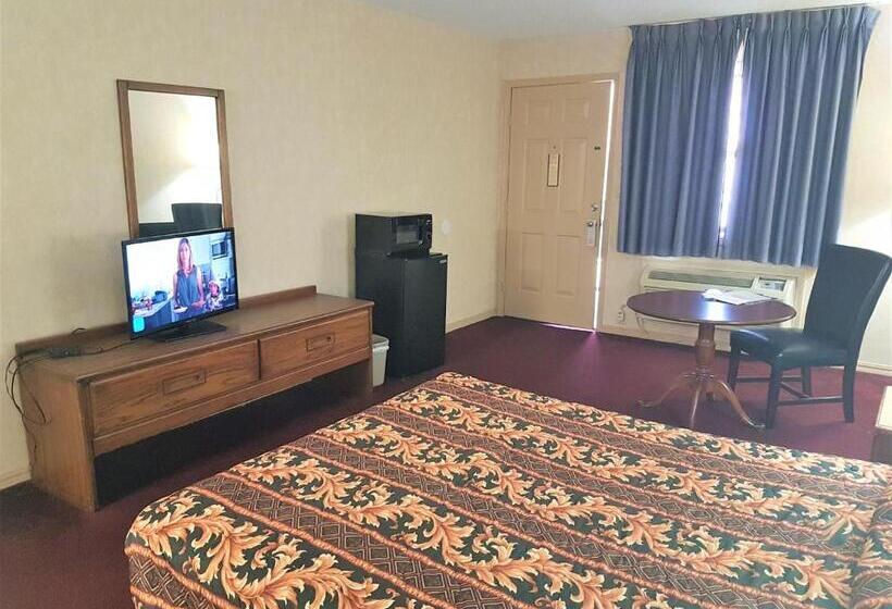 اتاق استاندارد یک نفره, Swiss Village Inn