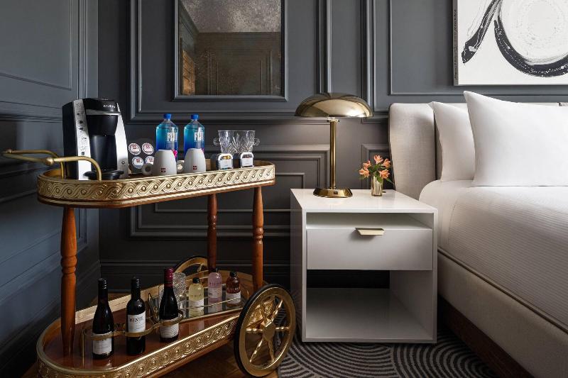 اتاق پرمیوم, The Drake Oak Brook, Autograph Collection