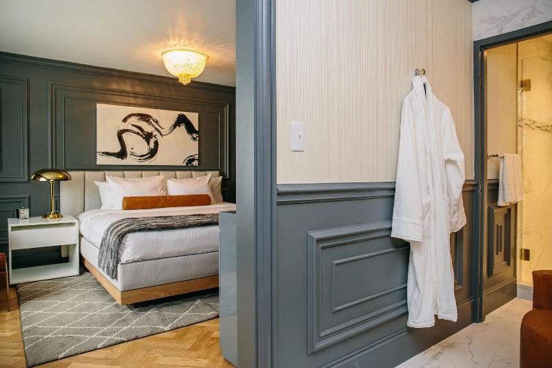 اتاق پرمیوم, The Drake Oak Brook, Autograph Collection