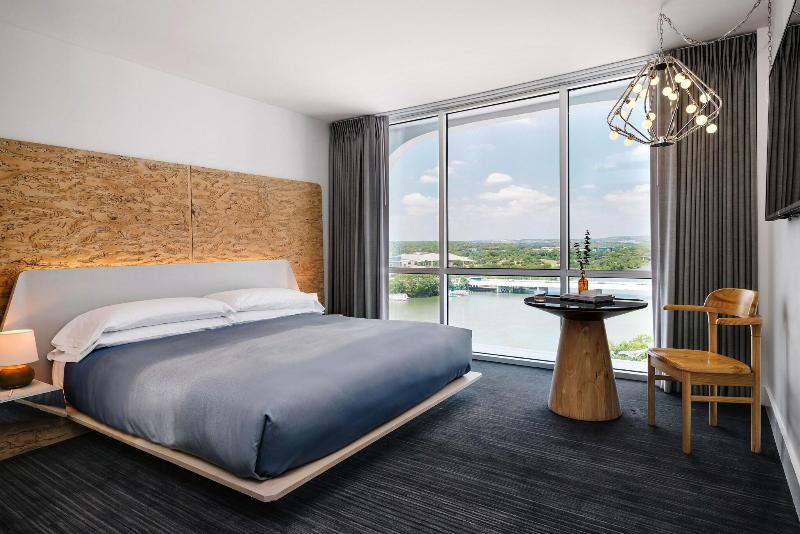 带大床的标准间, The Line Austin