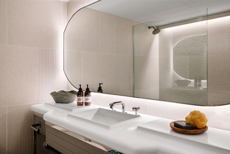 带大床的标准间, The Line Austin