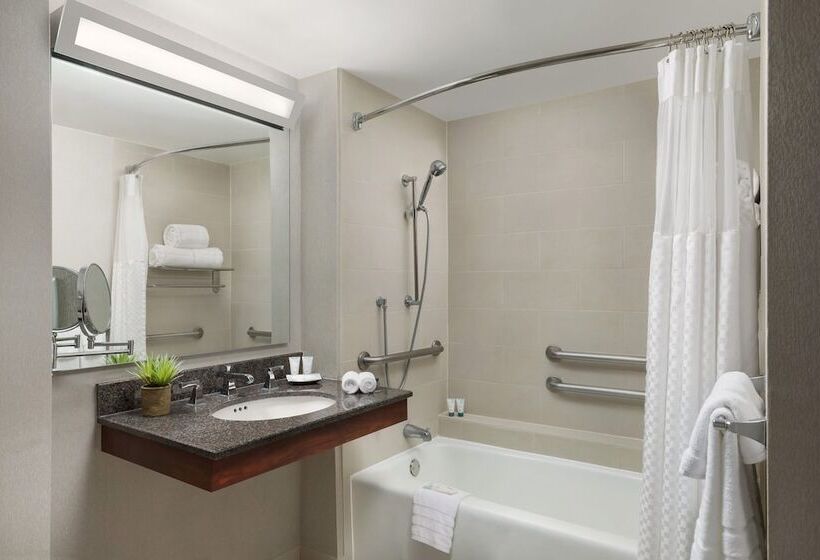 غرفه قياسيه سريرين مزدوجين, The Westin Long Beach