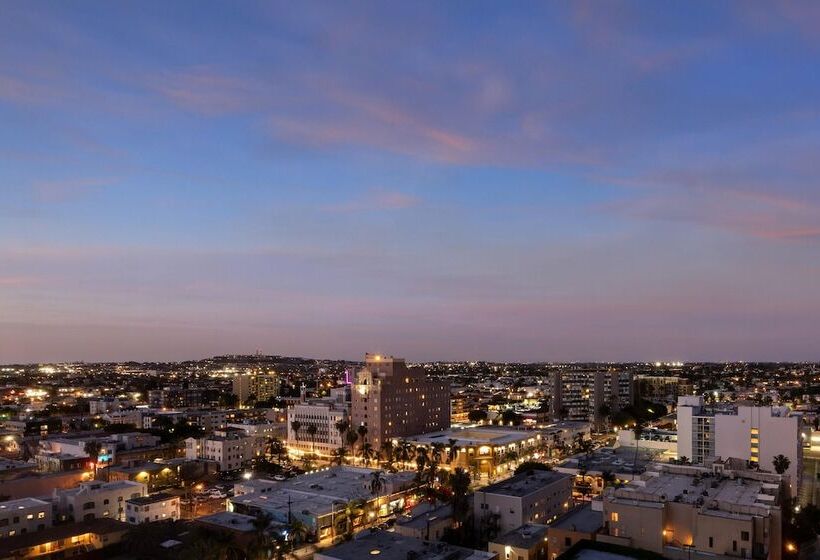 غرفه قياسيه سريرين مزدوجين, The Westin Long Beach
