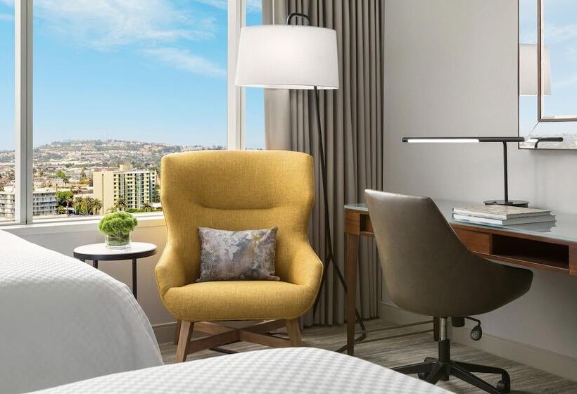 غرفه قياسيه سريرين مزدوجين, The Westin Long Beach