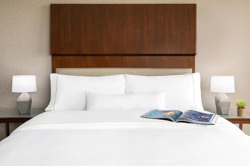 غرفة قياسية سرير كينج, The Westin Long Beach