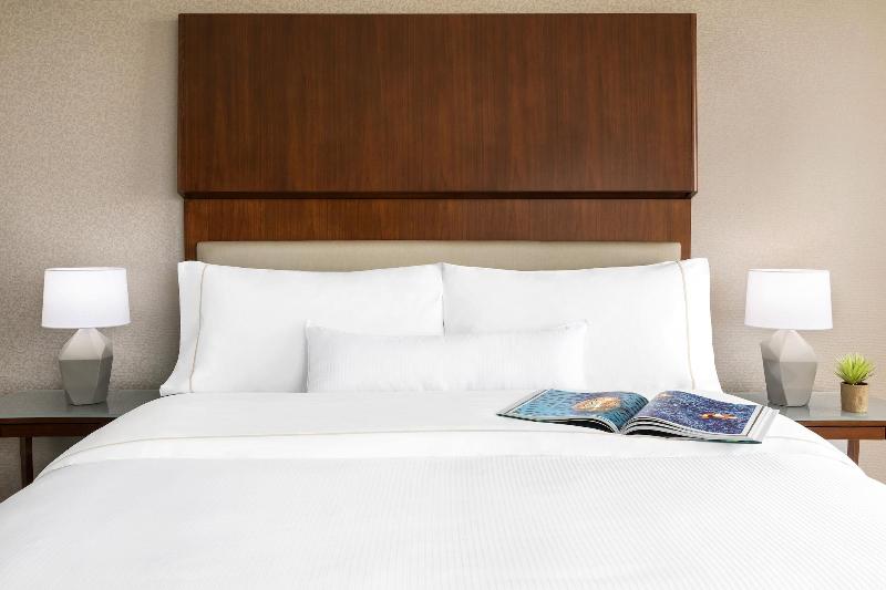 غرفة قياسية سرير كينج, The Westin Long Beach
