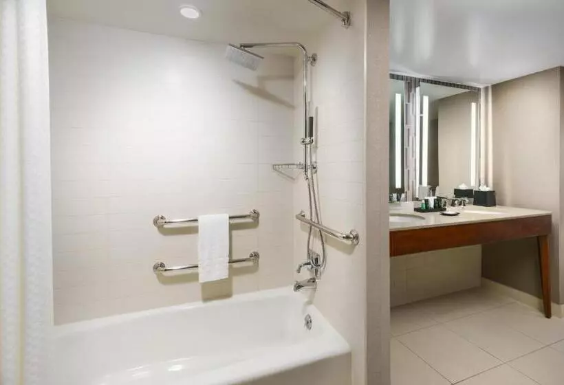 اتاق کلاسیک با تخت دونفره, The Westin Portland Harborview