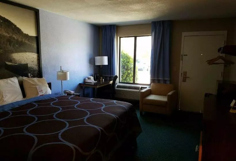 身障者適用キングサイズベッドルーム, Super 8 By Wyndham Bentonville