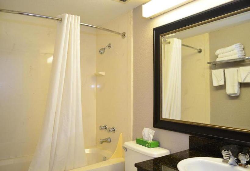 Deluxe Suite King Bed, Super 8 By Wyndham Bentonville