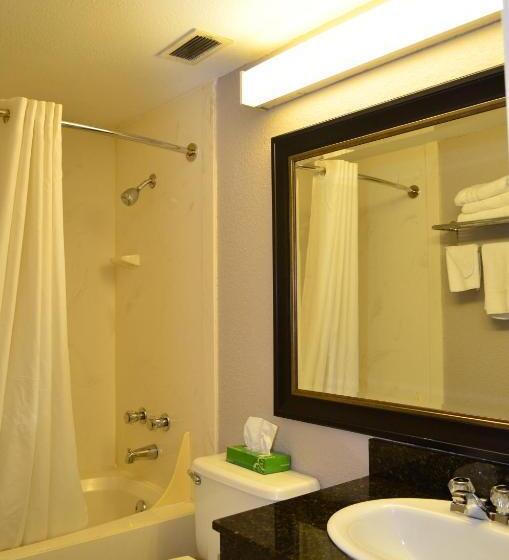 Люкс Deluxe Кровать Кинг, Super 8 By Wyndham Bentonville