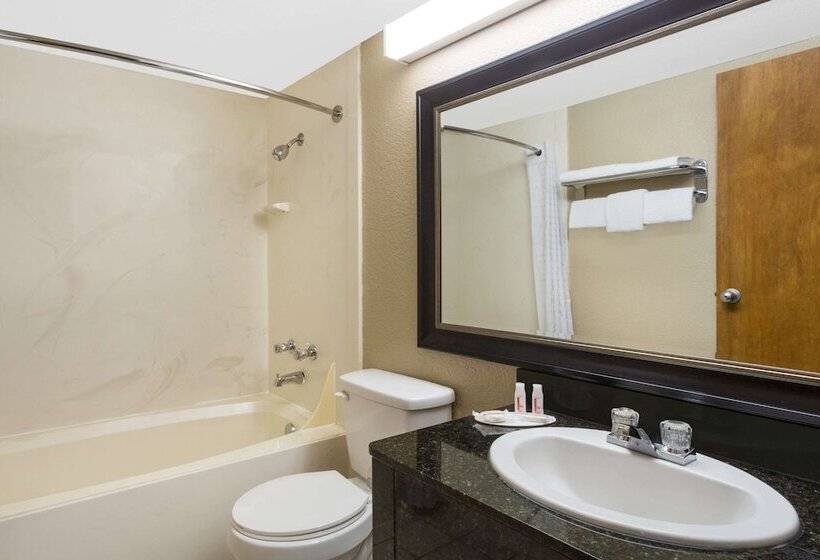 Студия Deluxe, Super 8 By Wyndham Bentonville