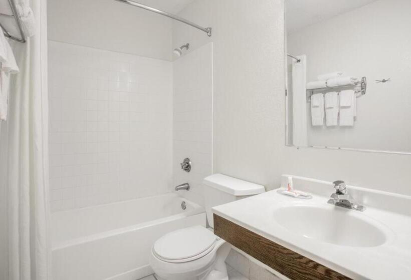 חדר סטנדרט שתי מיטות זוגיות, Super 8 By Wyndham Douglas