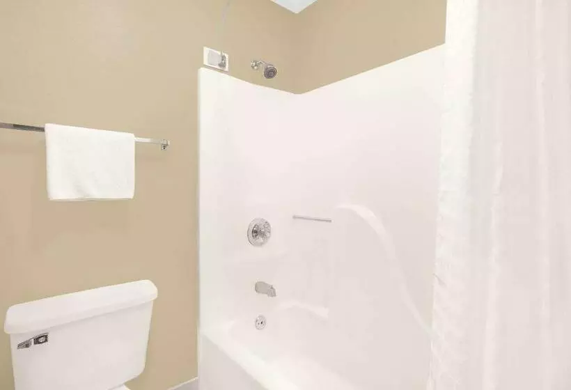 Deluxe Suite King Bed, Super 8 By Wyndham East Moline