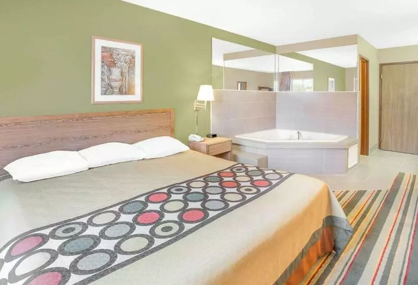 استودیوی لوکس, Super 8 By Wyndham East Moline