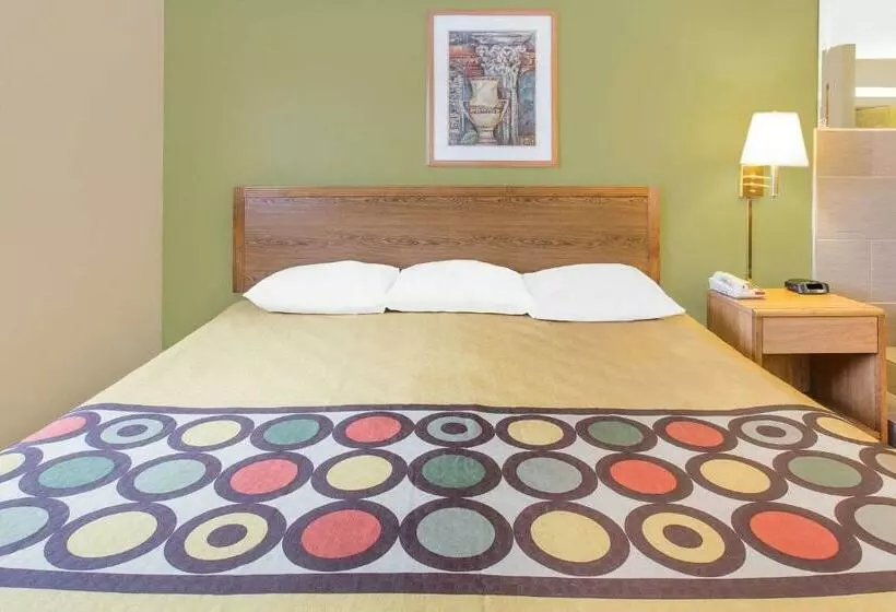 استودیوی لوکس, Super 8 By Wyndham East Moline
