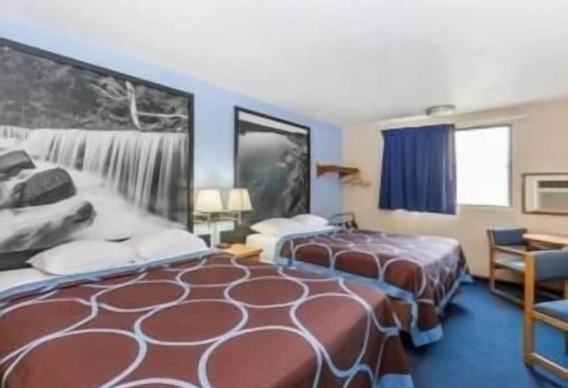 带2个双人床的标准工作室, Super 8 By Wyndham Manhattan Ks