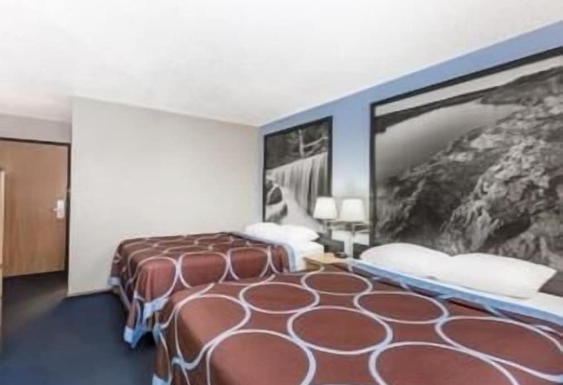 带2个双人床的标准工作室, Super 8 By Wyndham Manhattan Ks