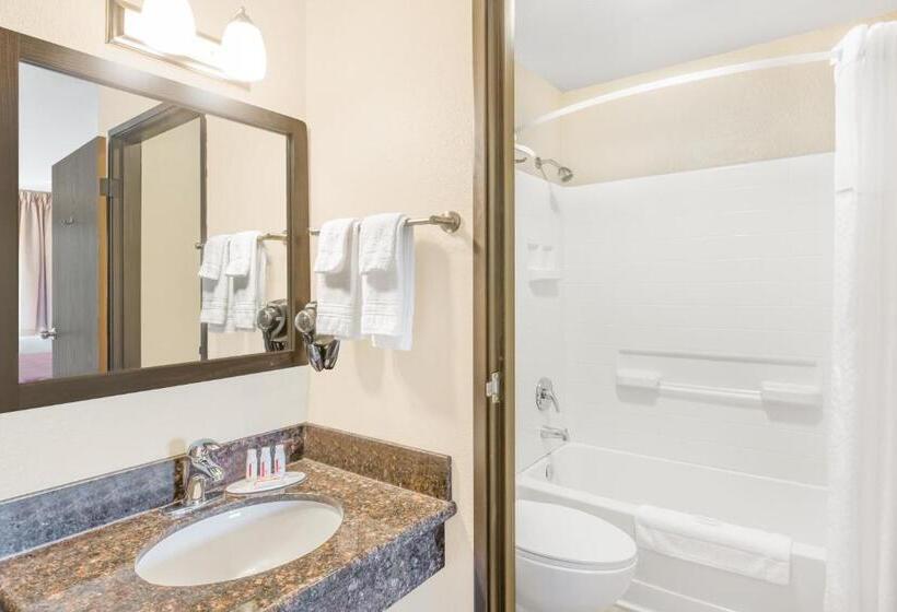 غرفه قياسيه سريرين مزدوجين, Super 8 By Wyndham Redding